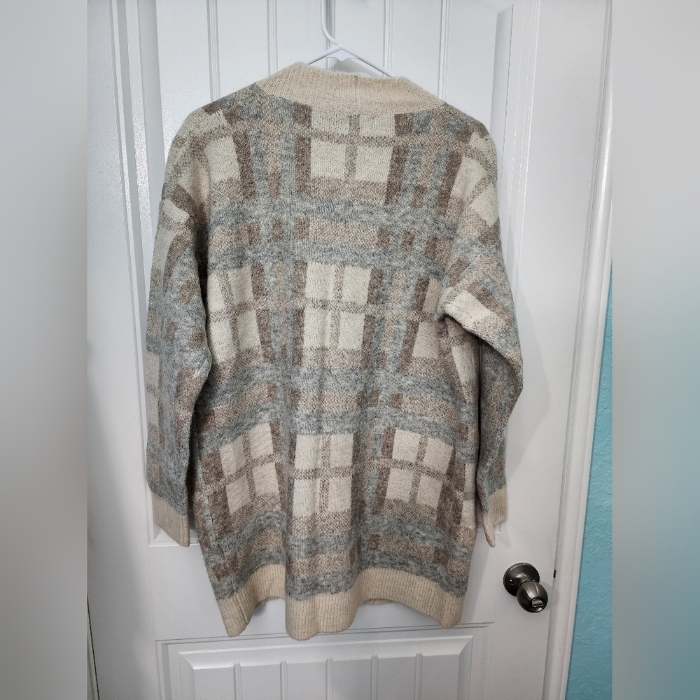 NWOT Dreamers Beige and Gray Women's Cardigan, Size Medium/Large - Picture 3 of 5